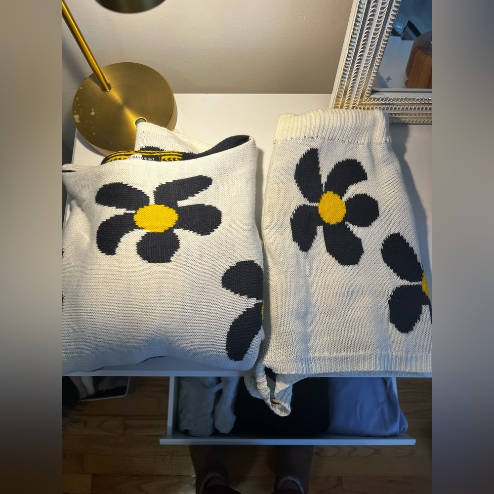 Matching set | sweater + shorts